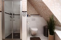 Ecke optimal genutzt - verstecktes WC. Dusche mit flachem Einstieg - eine wesentliche Erleichterung beim Betreten 
